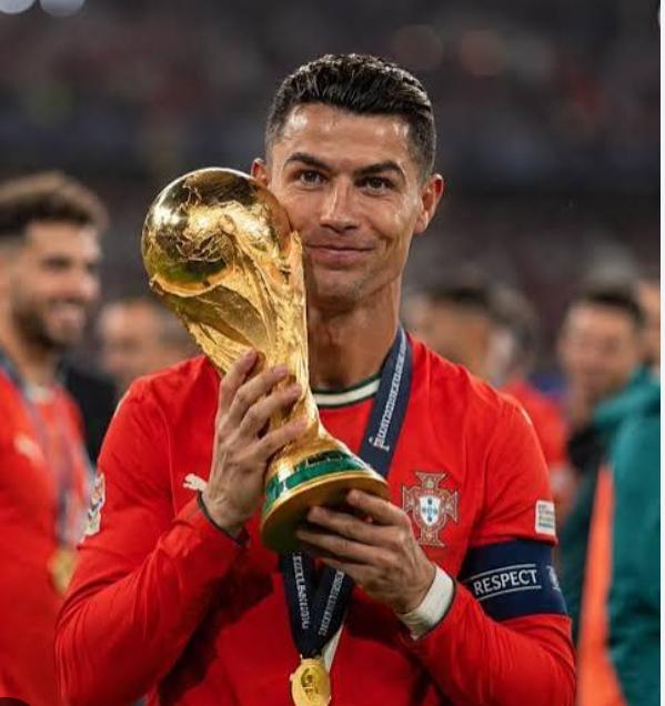 CR7FANS logo